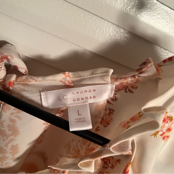 LC Lauren Conrad. Size Large Blouse. - Picture 2 of 3